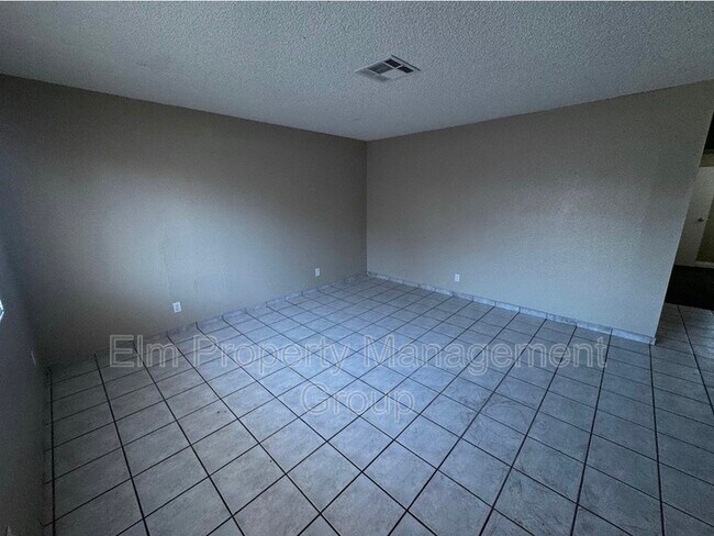 Building Photo - 8 Britz Cir