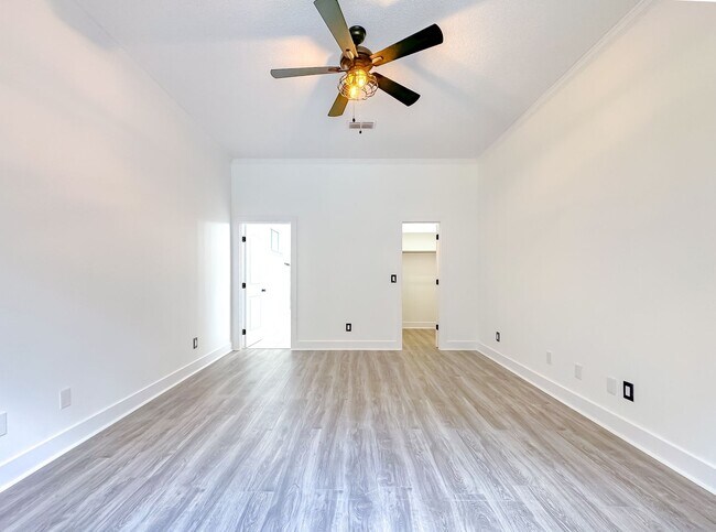 Building Photo - 4 BEDROOM 2.5 BATHROOM HOME IN OX-BOTTOM M...