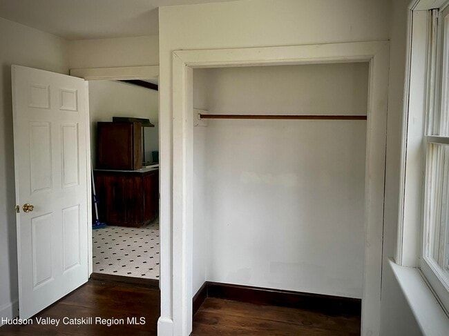 Building Photo - 189 Maple Ave