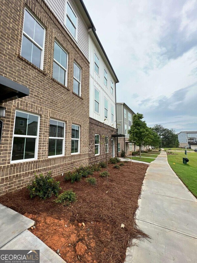 Building Photo - 327 Maltibie Dr