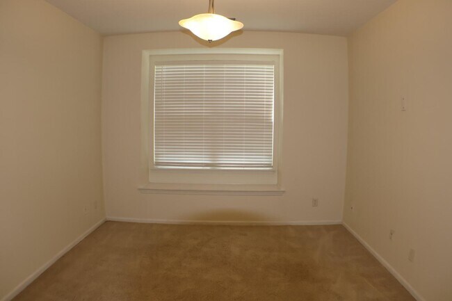 Building Photo - 2268 Arcadia Dr