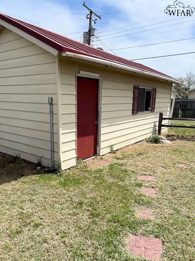 Building Photo - 705 W Manes Ave