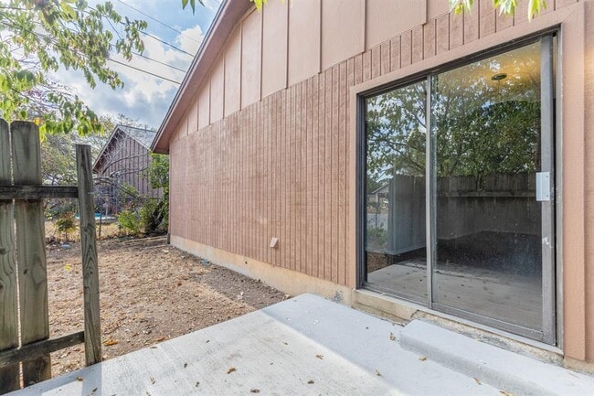 Building Photo - 6201 Berkett Cove