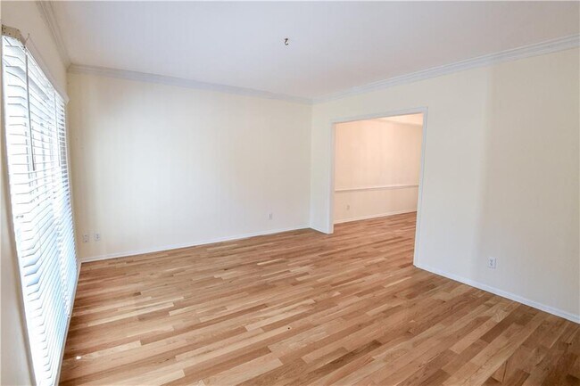 Building Photo - 1865 Oak Tree Hollow