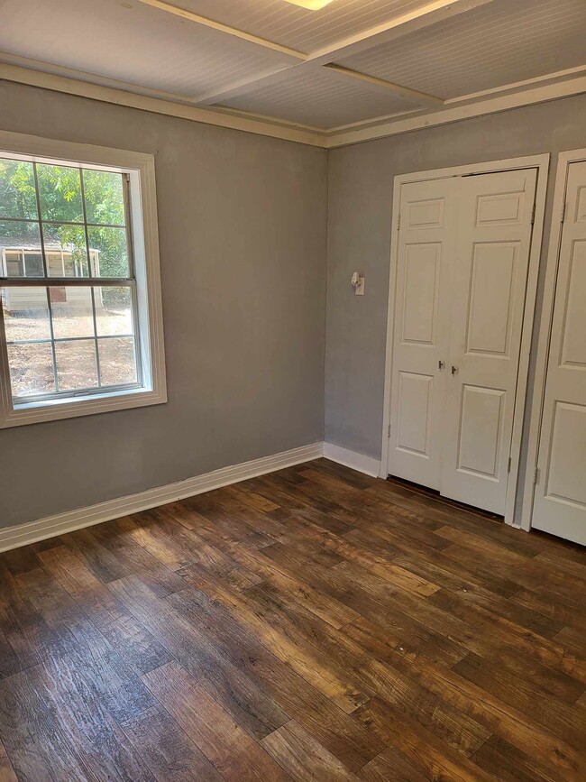 Building Photo - 943 S Micheaux St