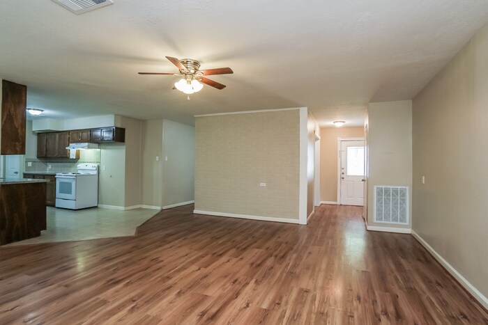 Building Photo - 701 Inwood Dr