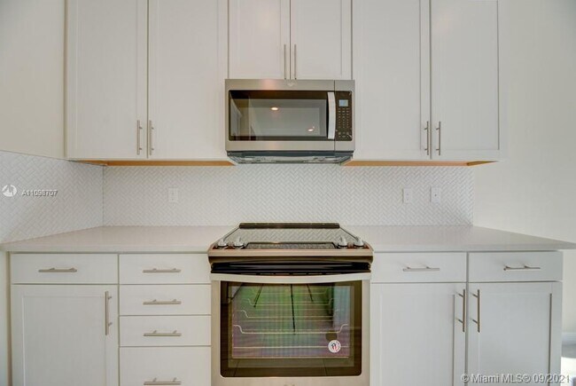 Building Photo - 1585 Evergreen Terrace