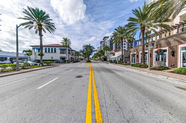 Building Photo - 455 E Palmetto Park Rd