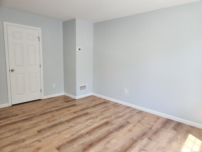 Building Photo - 1642 Highland Ave