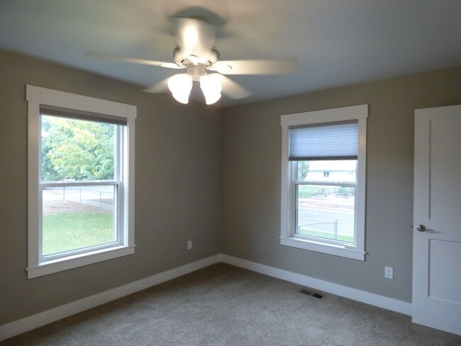 Building Photo - Merry Christmas!  This home is available now, with December rent free!