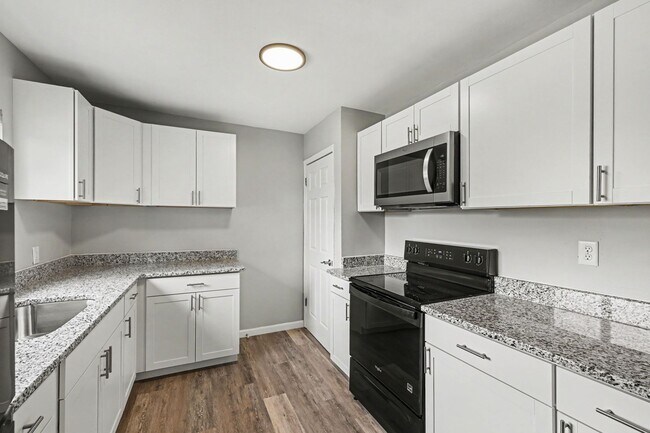 Building Photo - Renovated 3 Bed 2 Bath Home