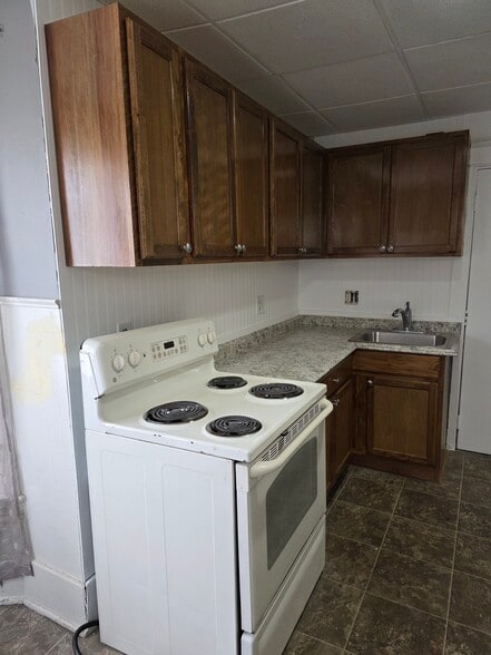 Primary Photo - 114 N Park St