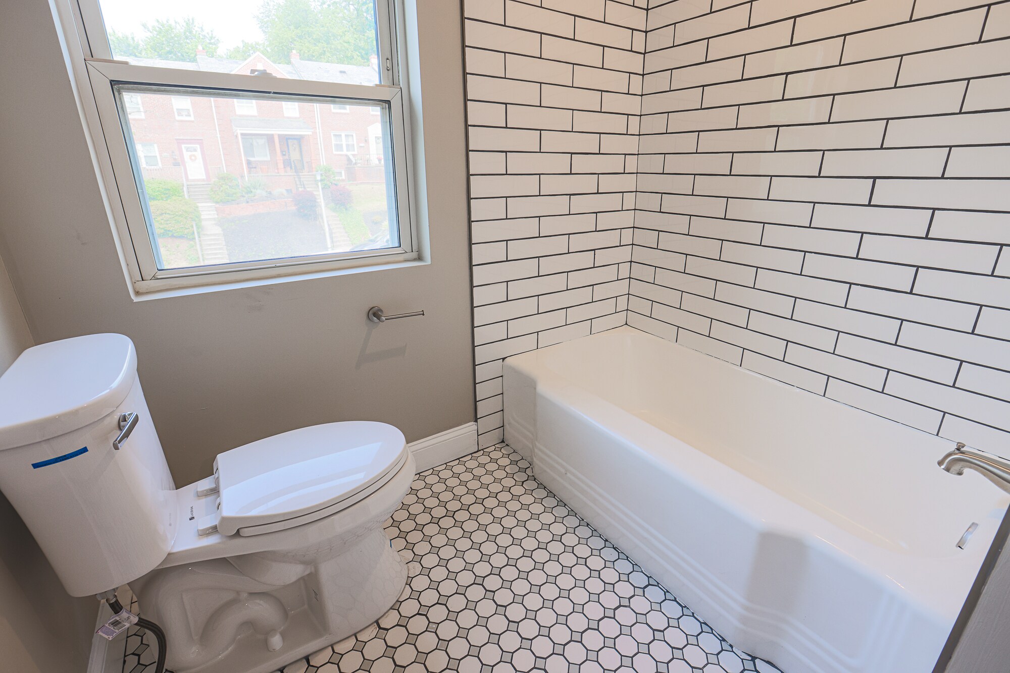 Upstairs Hall Bath - 3825 Rexmere Rd