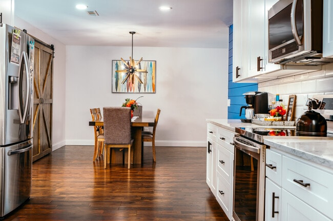 Building Photo - 1605 SE P St