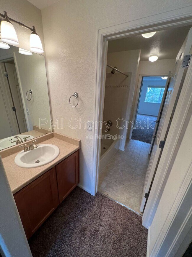 Building Photo - 2115 Selenite Ct