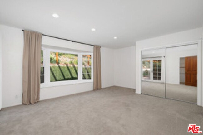 Building Photo - 5942 Paseo Cyn Dr
