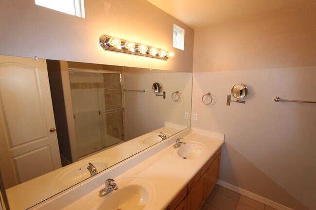 Building Photo - Spacious 3-Bedroom Townhouse with Main-Level Primary Suite