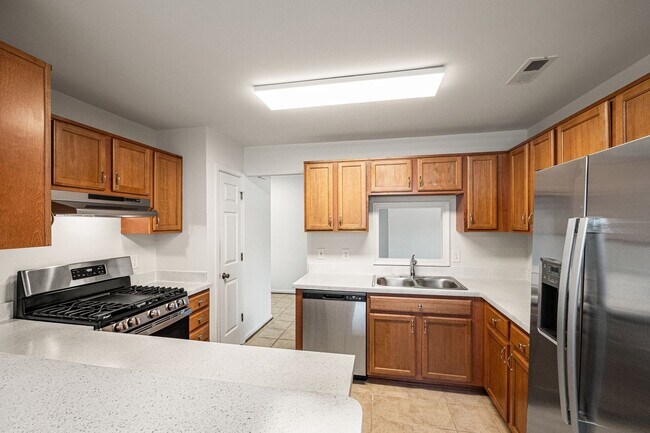 Building Photo - Beautiful Ranch in Pine Meadows | Water View