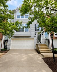 Building Photo - Newly Renovated 3 Bed 2.5 Bath Townhouse in Wexford available NOW!