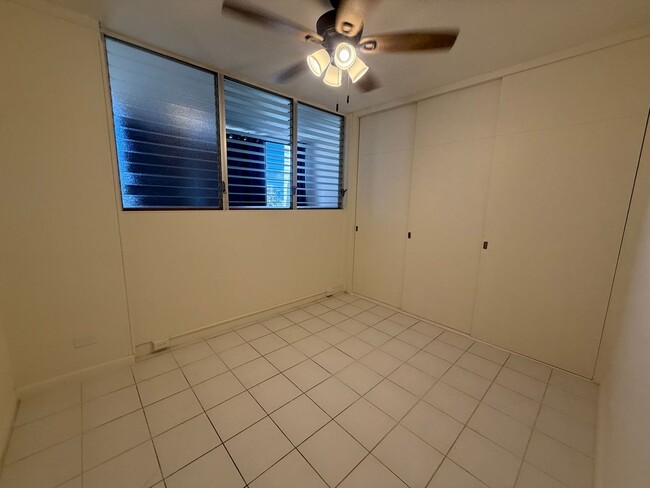 Building Photo - Makiki Bel Aire 2 bedroom 1 bath with 1 re...