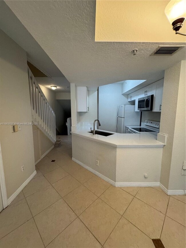 Building Photo - 775 SW 148th Ave