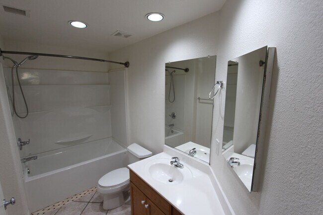 Building Photo - Spacious 2BR Summit Park Condo | Private Balcony + Second-Floor Living
