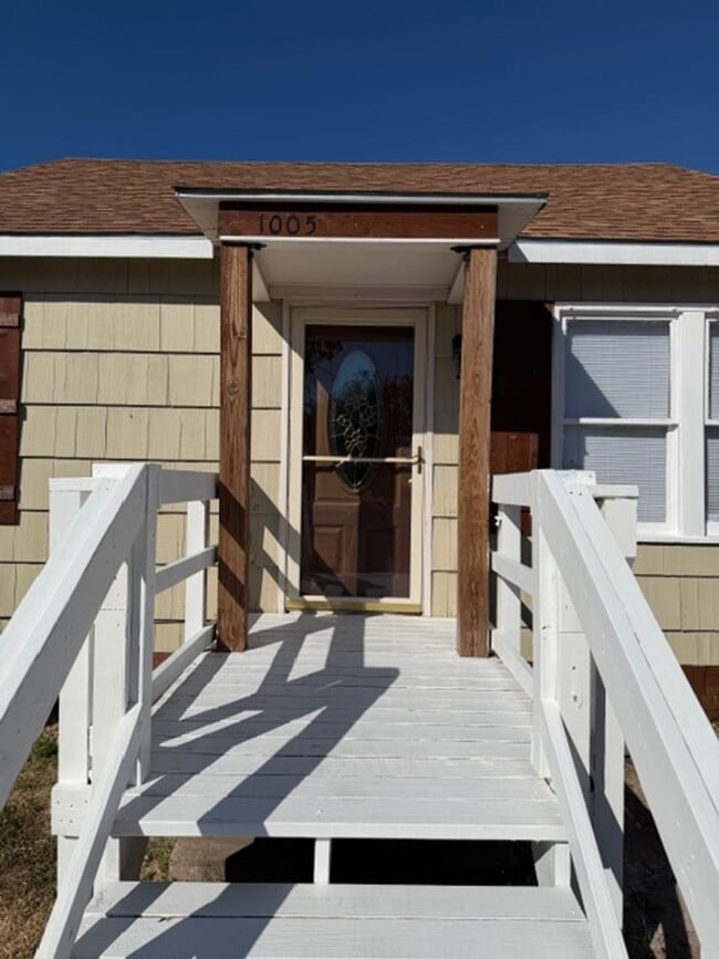 Building Photo - 1005 N 3rd St