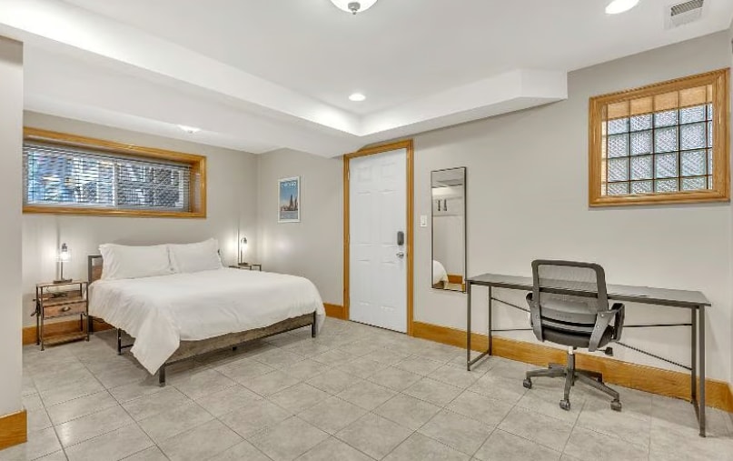 Building Photo - 1353 S California Ave