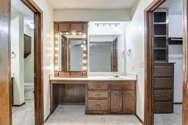 Building Photo - 2013 Tanglewood Dr