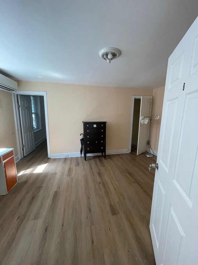 Building Photo - 3215 Summer St