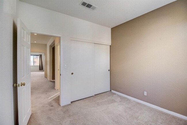 Building Photo - Beautiful 3 Bedroom, 2 Story Home in the Heart of Summerlin!