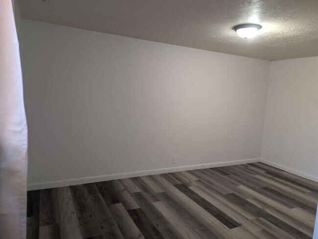 Building Photo - Pet-Friendly 3 Bedroom Basement Apartment | All Utilities & Internet Included | Near Snow College
