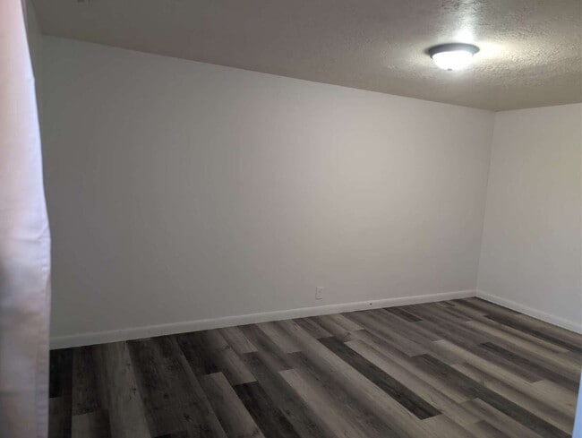 Building Photo - Rent 3 Bedroom Basement Apartment | All Utilities & Internet Included | Near Snow College