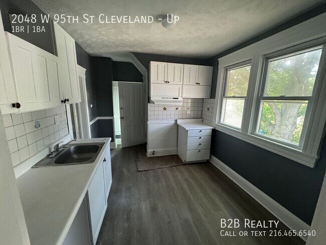 Building Photo - 2048 W 95th St