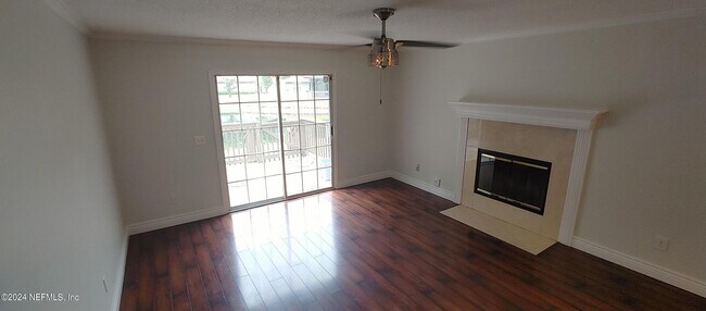 Building Photo - 3559 Pond Ridge Ct W