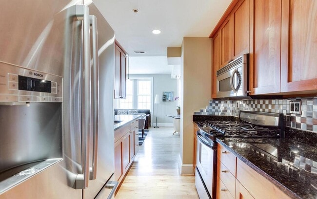 Building Photo - Exceptional 2BR/2BA corner unit with lovely city views. Ready mid-March!