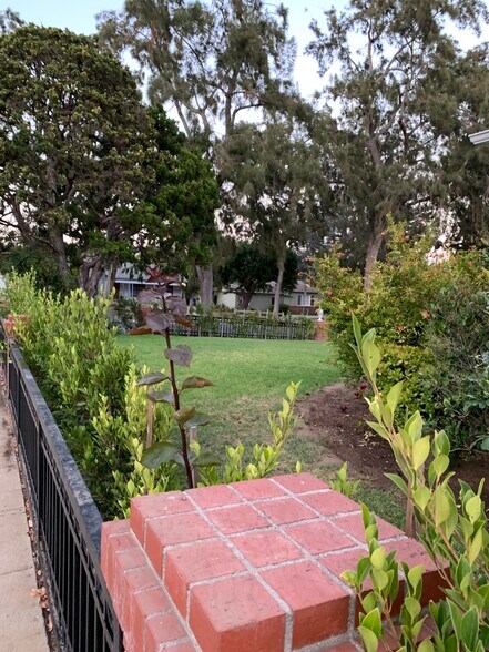 Primary Photo - 1102 Centinela Ave