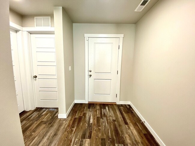 Building Photo - 3 Bedroom 2 Bath  PET FRIENDLY home in SW ...