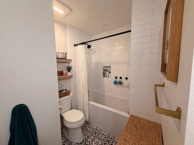 Building Photo - Nicely updated -one story home in Camarilo's desirable Mission Oaks Neighborhood