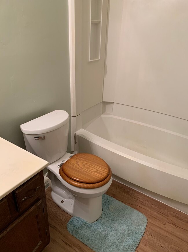 Full bathroom -2 - 1161 Greenyard Way