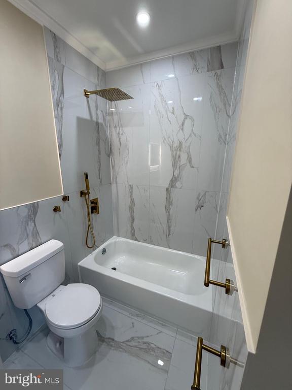 Building Photo - 5502 Master St