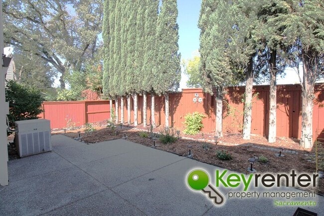 Building Photo - 8021 Sawgrass Cir
