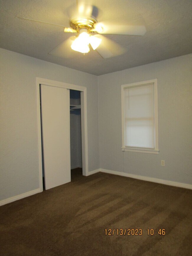 Building Photo - Close to shopping, Comanche hospital and Cameron University