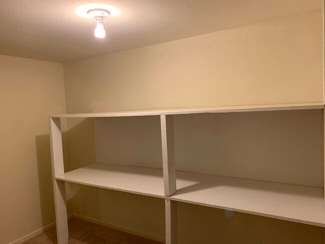 Storage room or office - 23500 Treeview Trl