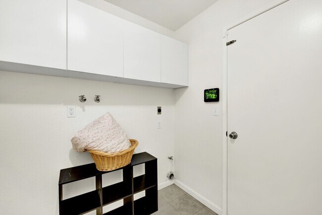 Building Photo - Reduced Rent: