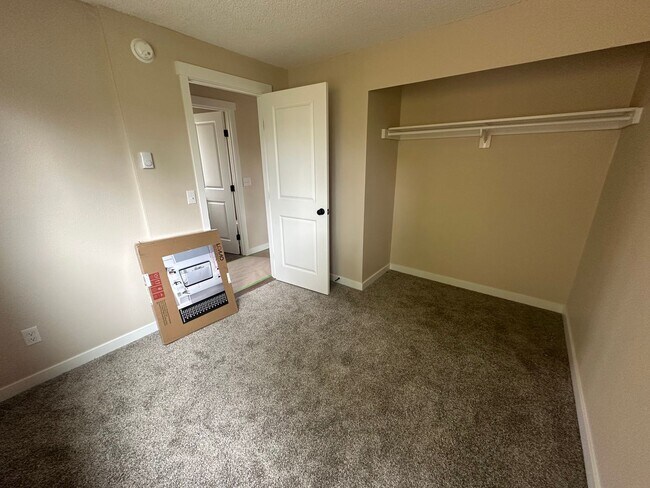 Building Photo - 2145 Eastview Pl