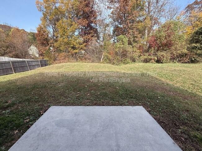 Building Photo - 2003 Chapel Park Ln