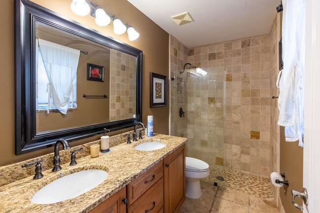 Building Photo - 10746 Oak Bend Way