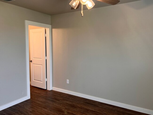 Building Photo - 3406 Tiffin Ave