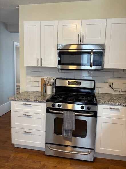 Building Photo - 846 Lafayette Ave NE